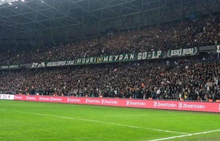 Körfez’de Beşiktaş Maçı Öncesi Dev Koreografi Hazırlığı