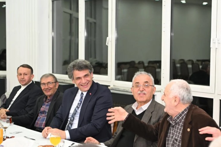 Eski başkanlar Kartepe’de iftar sofrasında buluştu