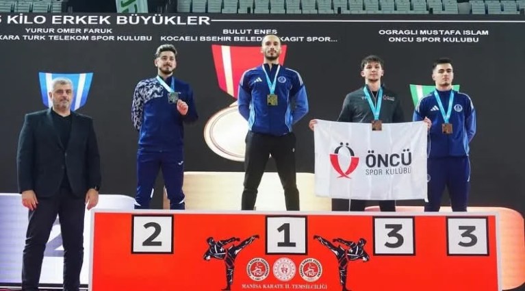 Kağıtspor karate takımı yine zirvede