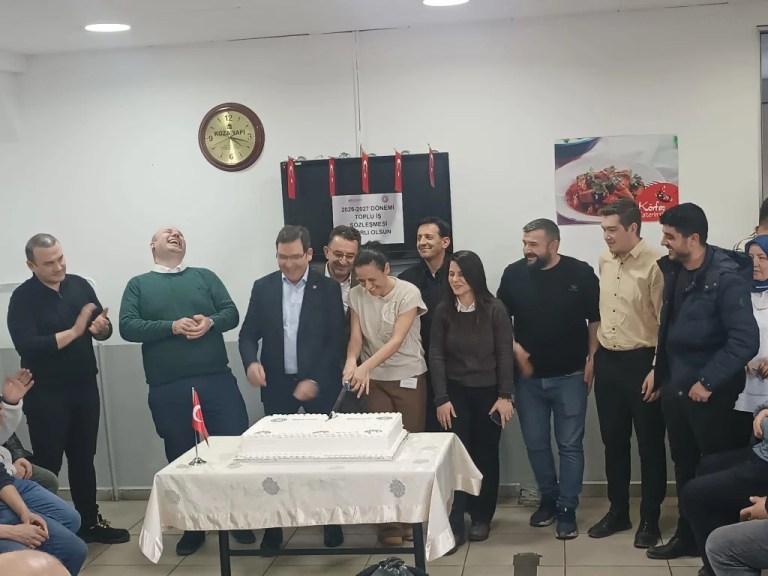 Baysan Trafo işçisi toplu sözleşme sevincini kutladı