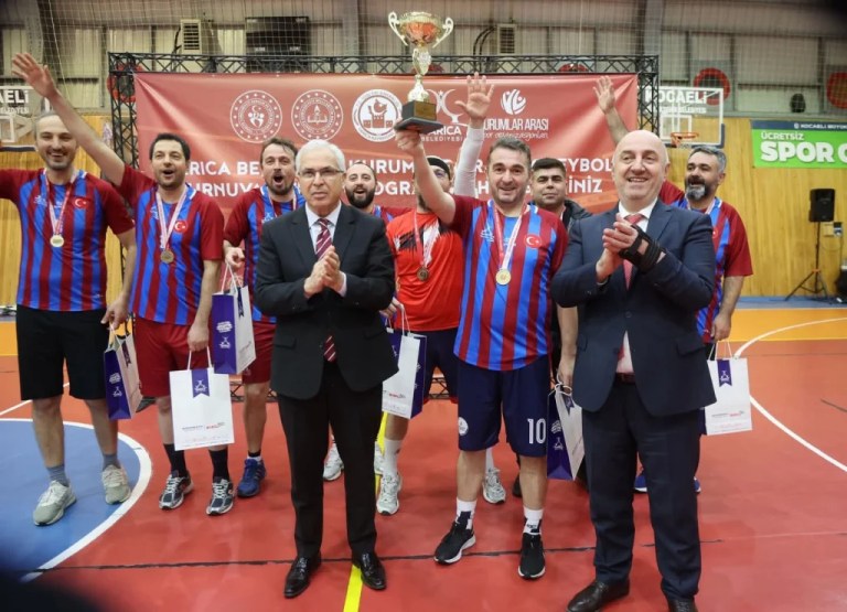 Darıca’da Voleybol Turnuvası Şampiyonu Sırasöğütler Anadolu Lisesi