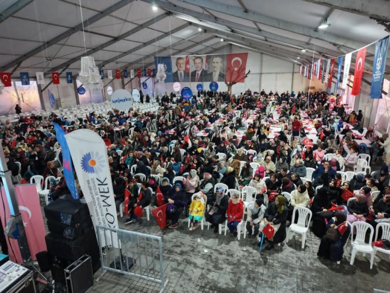 Gebze’de Ramazan coşkusu fener alayı ile başladı