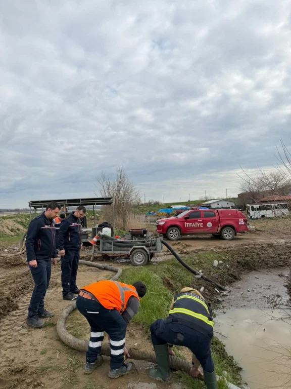 Kocaeli İtfaiyesi Edirne’de taşkın nöbetinde