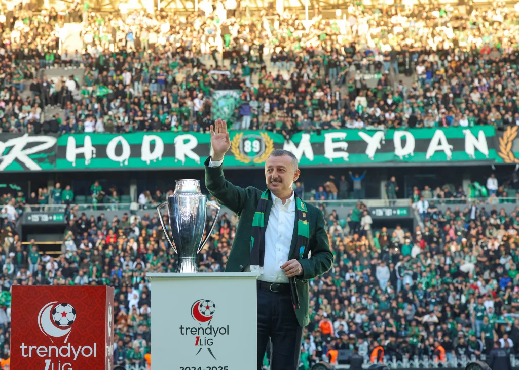 Kocaelispor’un galibiyet sevinci sokağa taştı