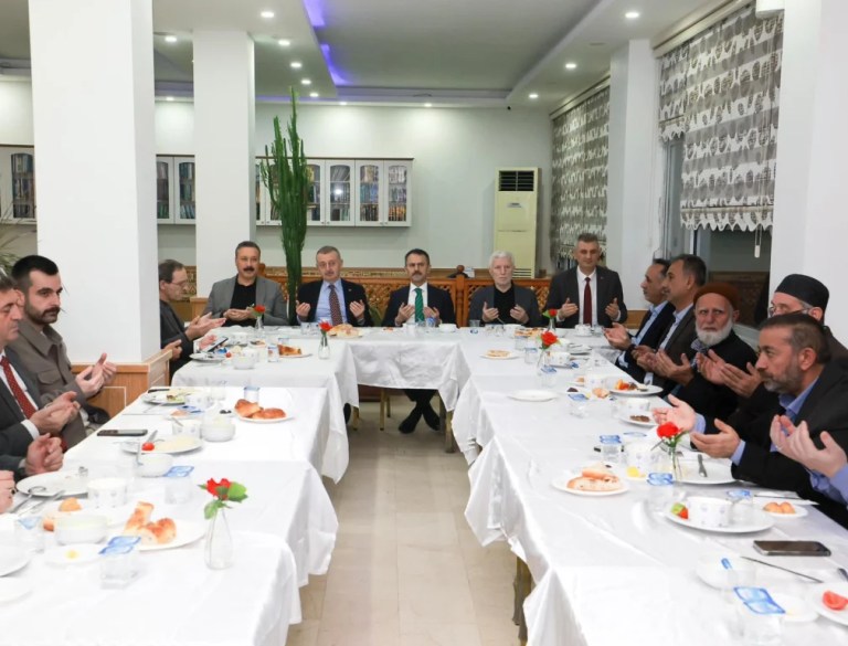 Vali Aktaş, Gölcük Ziyaret Vakfı’nın iftarına katıldı