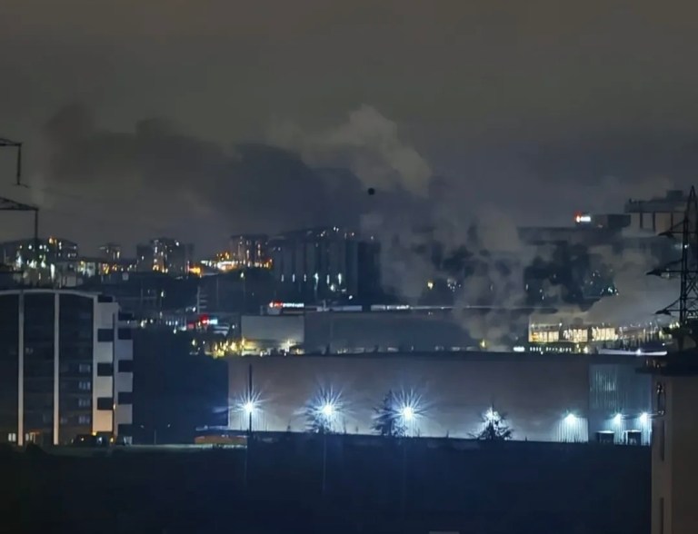 Çayırova’da İş Yeri Yangını Paniğe Yol Açtı!