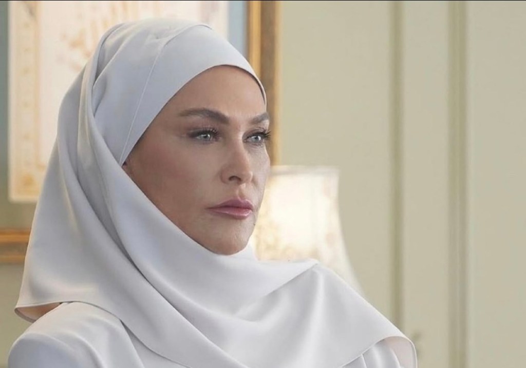 Hülya Avşar’ın Tesettürlü Yeni Rolü!