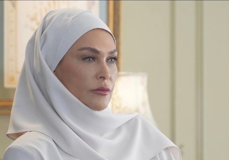 Hülya Avşar’ın Tesettürlü Yeni Rolü!