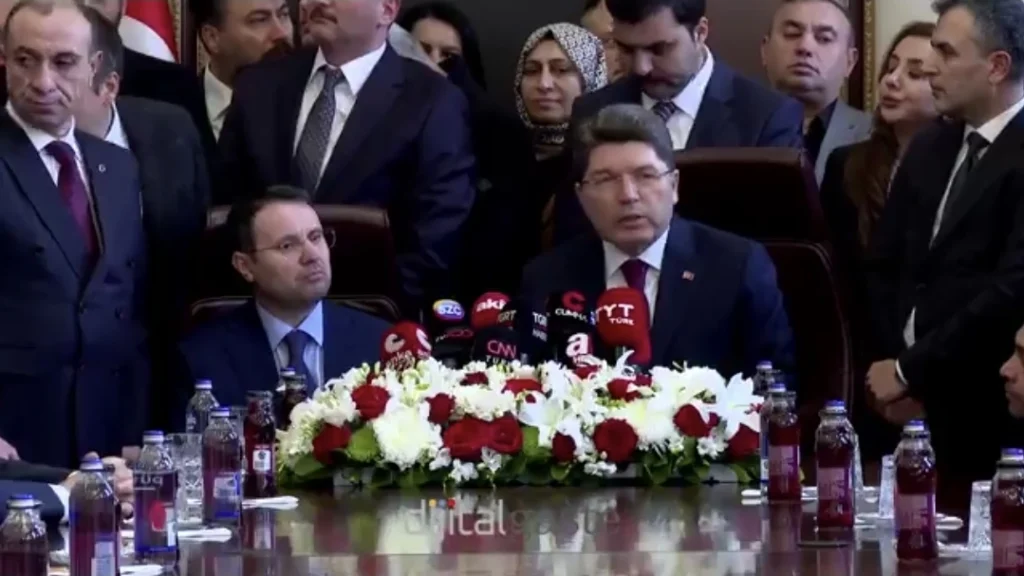 Adalet Bakanlığı’nda devir teslimde koltuk tartışması