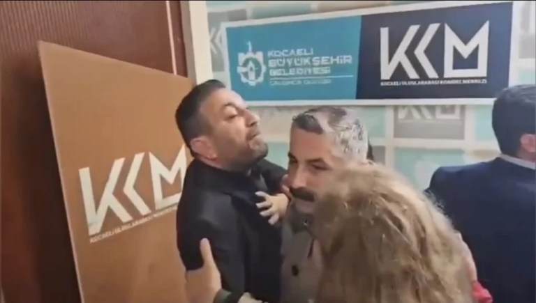 Meclis toplantısında tartışma arbedeye dönüştü