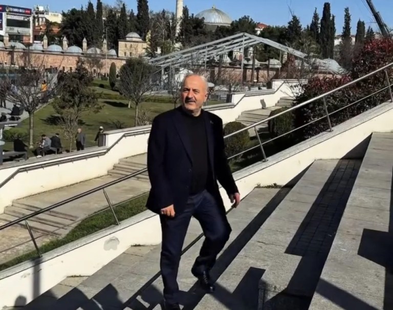 Başkan Büyükgöz gençlerle türkü söyledi