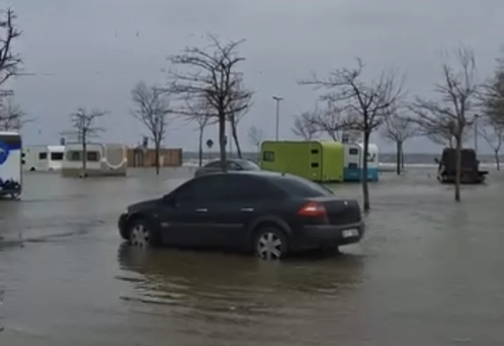 Kocaeli’de Lodos Kabusu: Sahil Sular Altında!