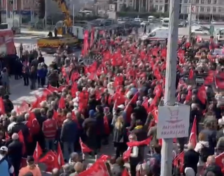 CHP mitingi için İzmit Real Otoparkı doldu taştı