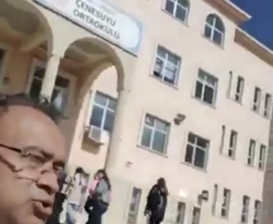 Ortaokulda İlahi Krizi: Veliden Zil Sesi Tepkisi