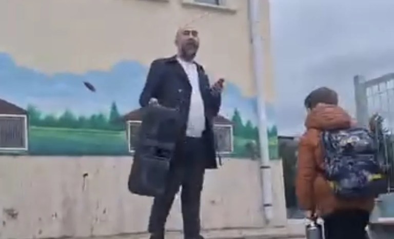 Okulda ilahi krizi: Veliler karşı karşıya geldi!