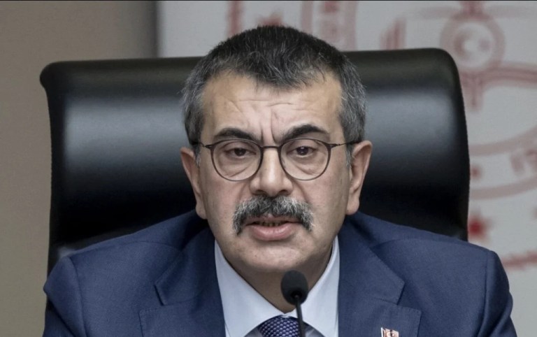 Bakan Tekin’den ‘Laiklik’ Bildirisine İmza Atanlara Dava