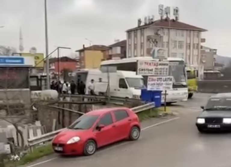 Gölcük’te Beşiktaş Taraftarından Taşkınlık!