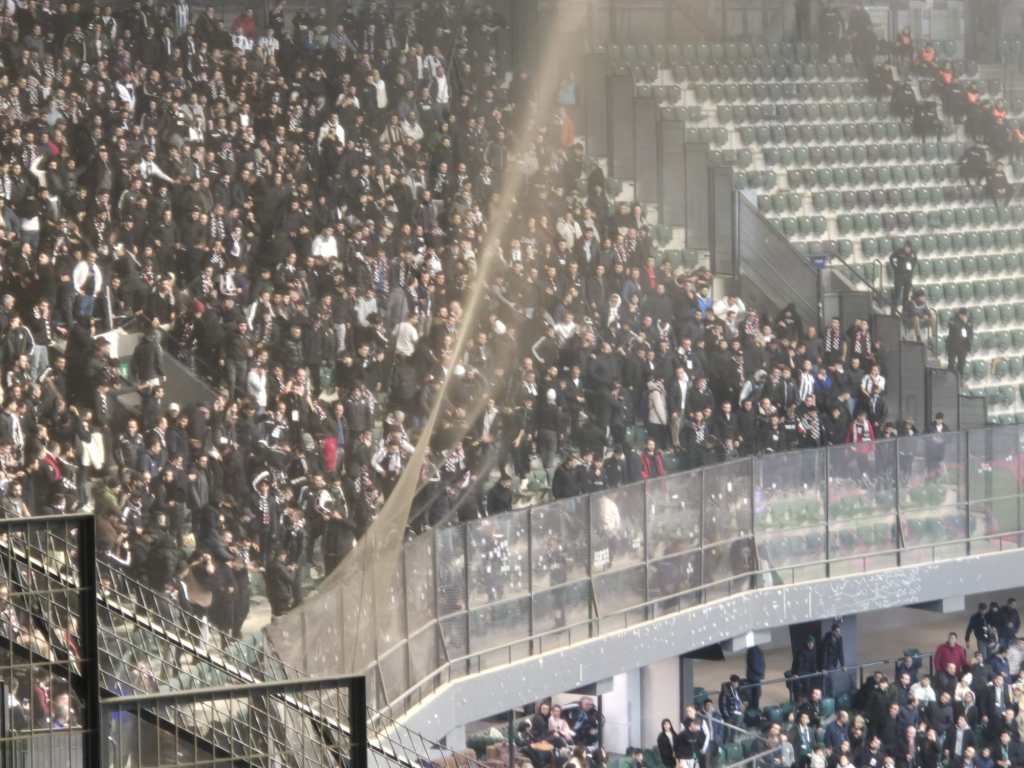 Kocaeli’de Maç Sonrası Tribün Gerginliği!
