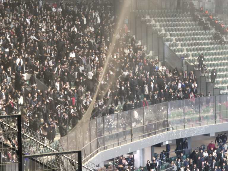 Kocaeli’de Maç Sonrası Tribün Gerginliği!