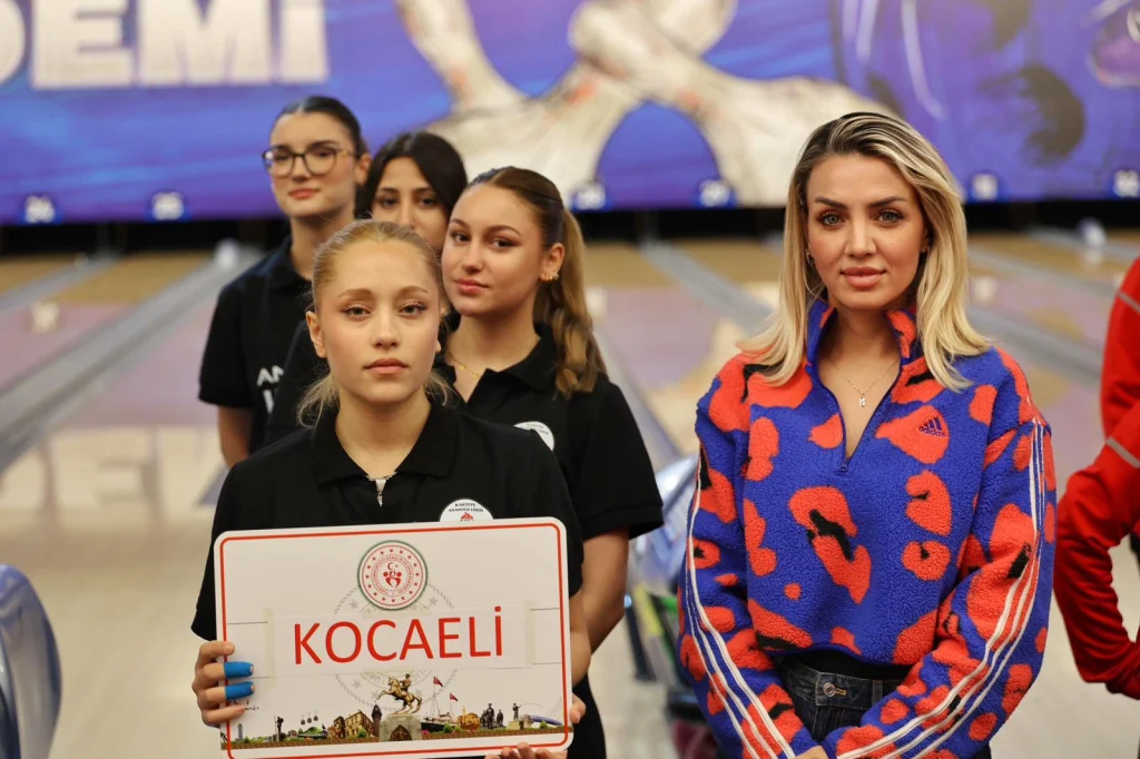 Genç kızlar bowlingde Türkiye ikincisi oldu