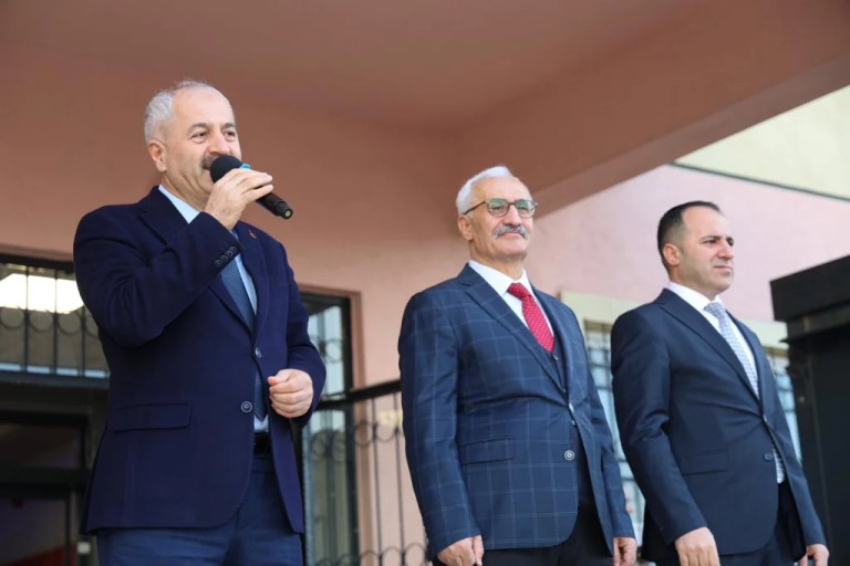 Başkan Büyükgöz okullarda öğrencilerle buluştu