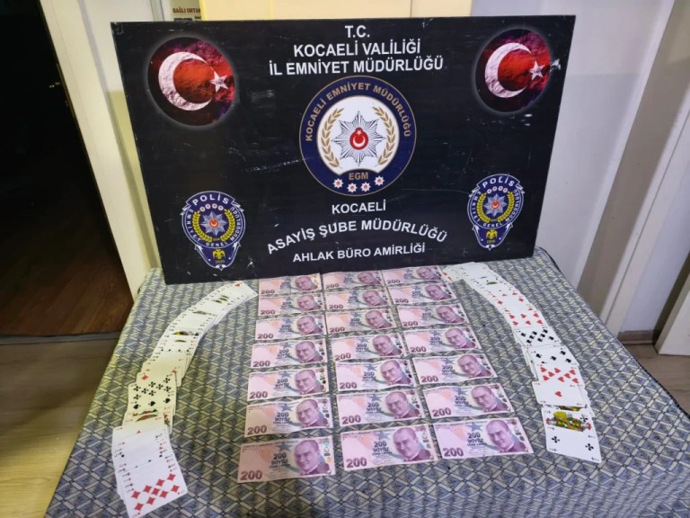 Karamürsel’de kahvehaneye kumar baskını!