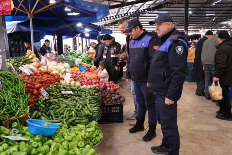 Kartepe’de Ramazan denetimi: Pazarda etiket ve gramaj kontrolü