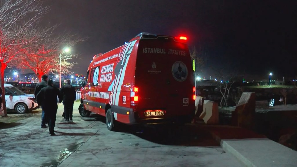 Bakırköy'de Zabıta Aracı Denize Düştü