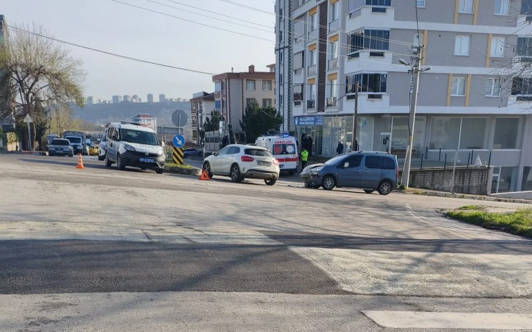 Samsun'da Trafik Kazası: Üç Kişi Yaralandı