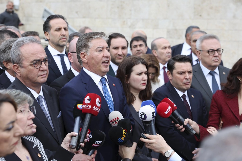 TBMM'de Yemin Töreni Gerginliği