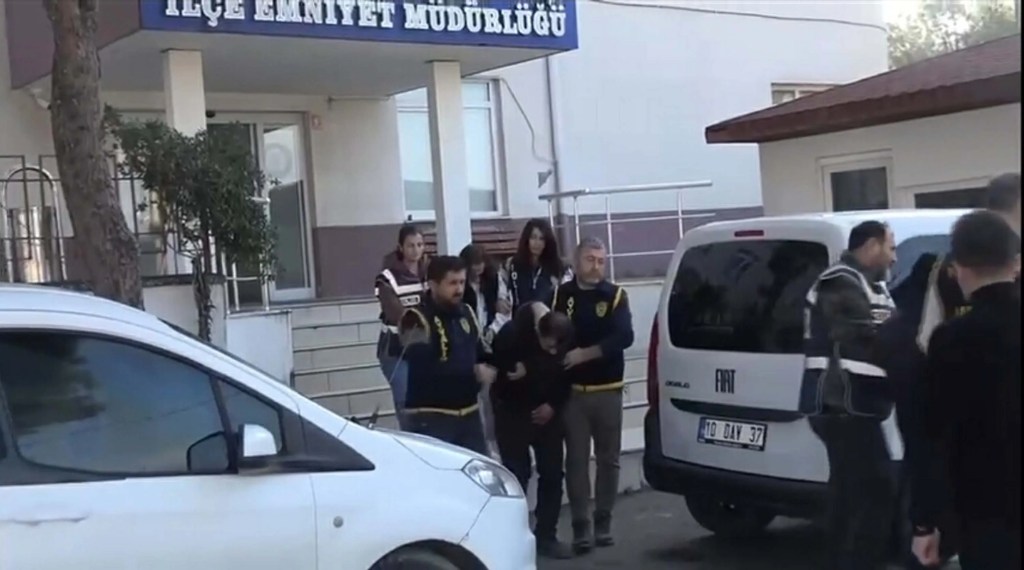 Balıkesir'de Fuhuş Operasyonu: Üç Tutuklama