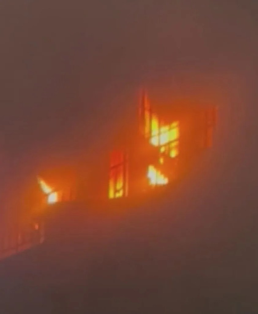 Bağcılar'da Karton Bardak İmalathanesinde Yangın Paniği