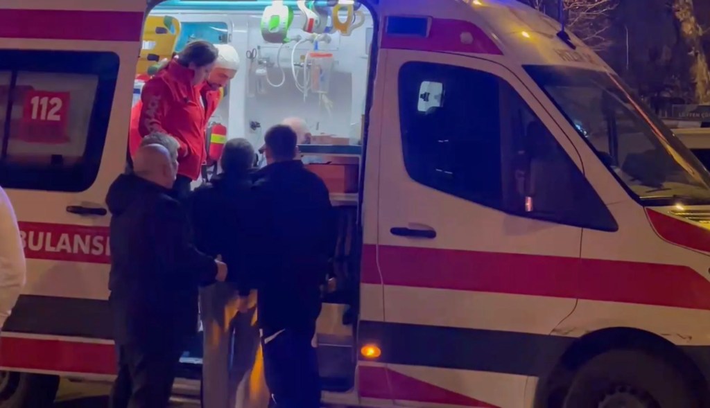 Maltepe'de Oto Tamirhanesinde Yangın: Üç Kişi Etkilendi