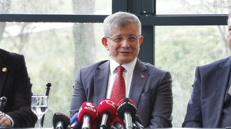 Davutoğlu: Türkiye İçin Üçüncü Bir Yol Gerekiyor
