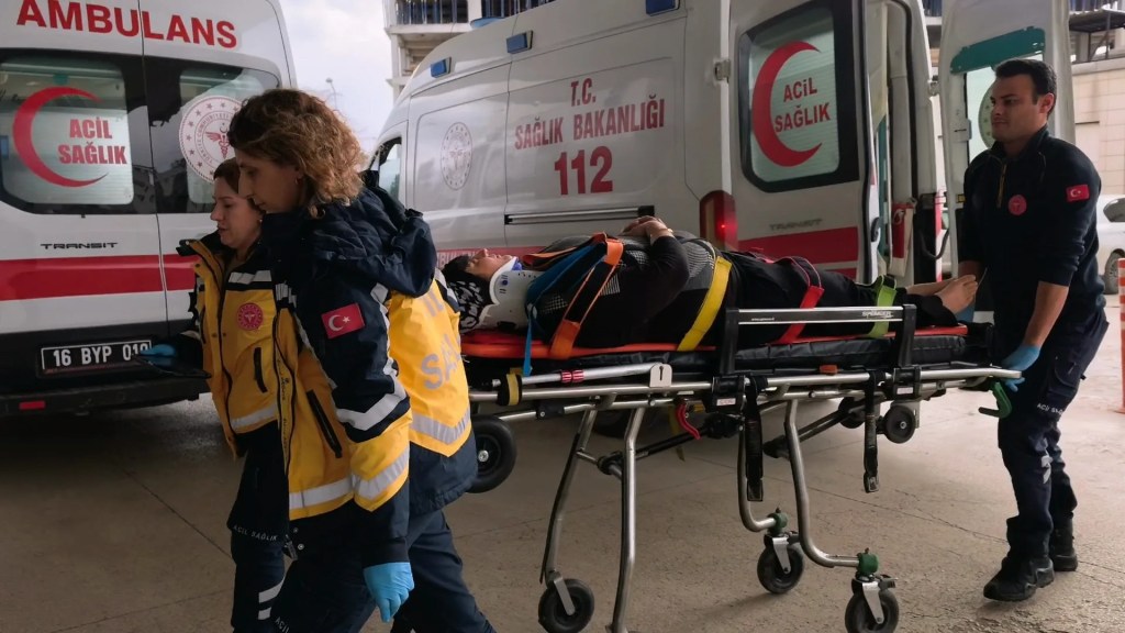 İnegöl'de Temizlik Yaparken Pencereden Düşen Kadın Yaralandı