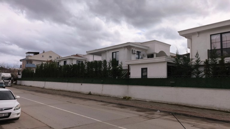 İnegöl'de Temizlik Yaparken Pencereden Düşen Kadın Yaralandı