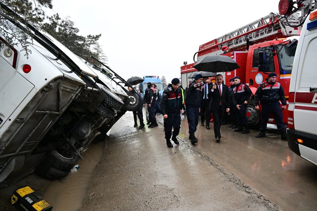 Isparta'da Cezaevi Aracı Kazası: Üç Yaralı
