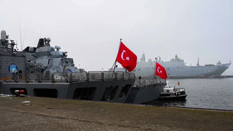 Anadolu Türk Deniz Kuvveti Kiel Limanı'nda