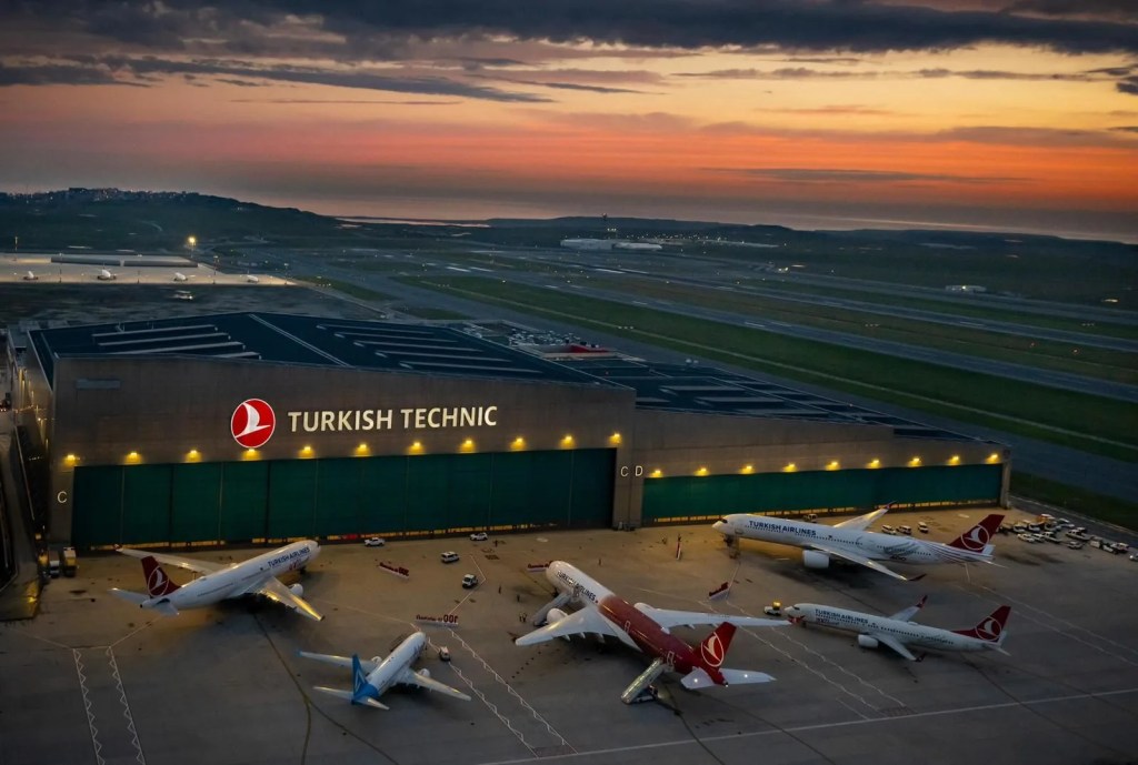 THY'nin TK-Aile Uçağı Gökyüzüne 500'üncü Logoyu Çizdi