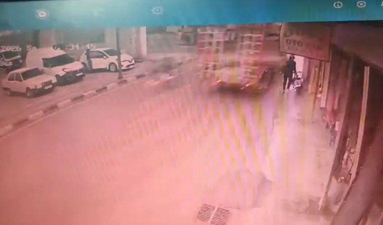 Manisa'da İş Makinesi Lise Öğrencisine Çarptı
