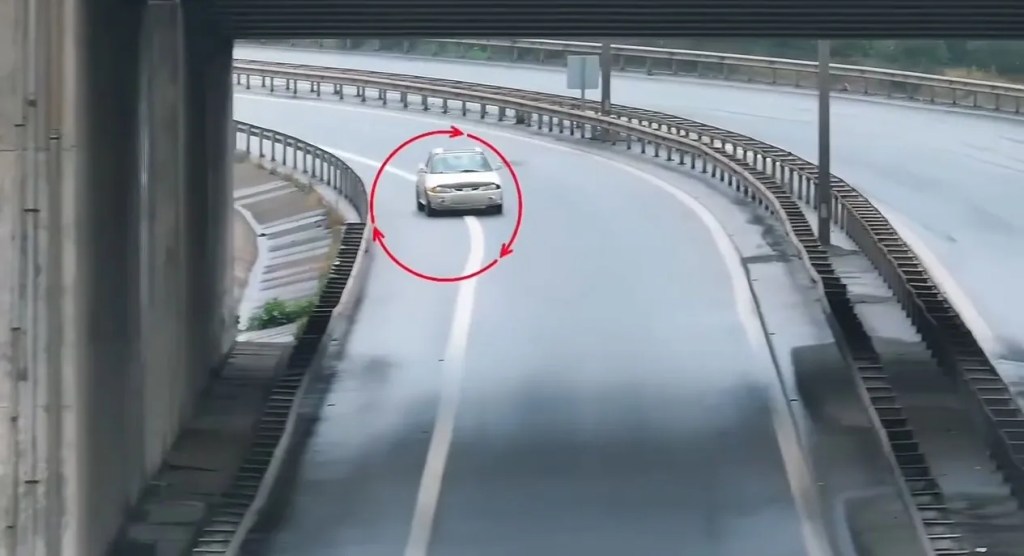 Otoyolda Polislerden Kaçan Sürücü Dronla Yakalandı