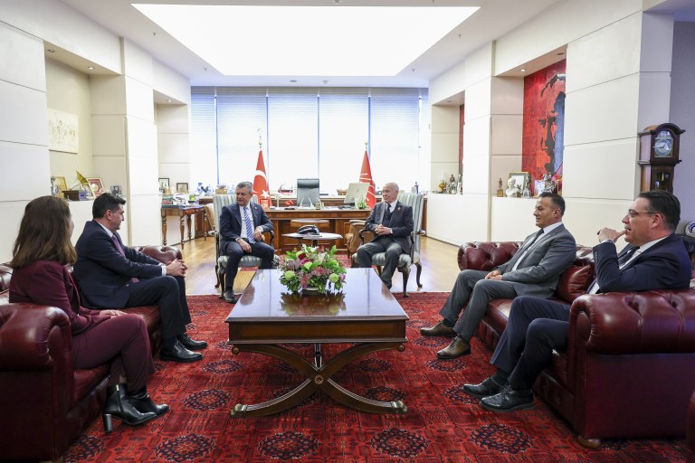 Özgür Özel Şehit ve Gazi Temsilcileriyle Buluştu