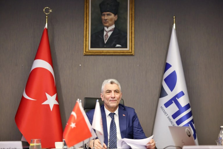 Bakan Bolat: 2025'te Hizmet İhracatında Rekor Fazla