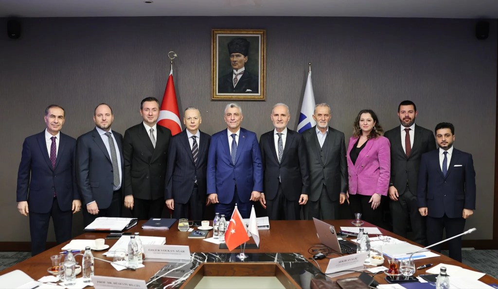 Bakan Bolat: 2025'te Hizmet İhracatında Rekor Fazla