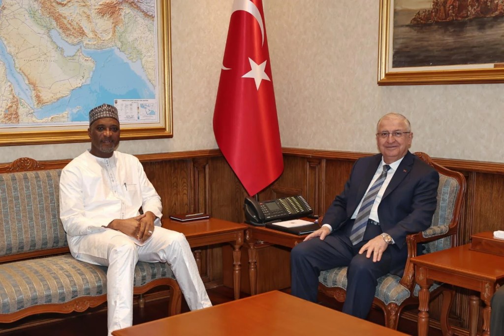 Bakan Güler ve Ganalı Bakan Ankara'da Buluştu