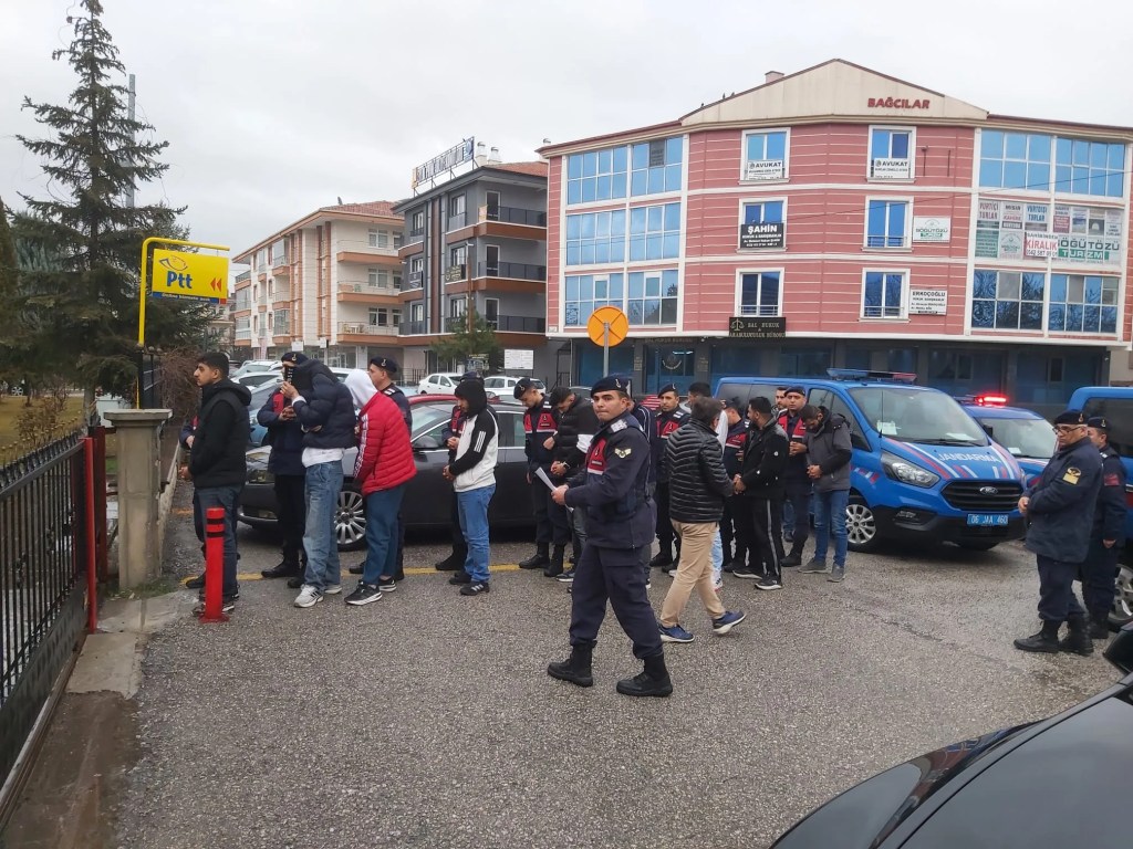 Çubuk'ta Yasa Dışı Bahis Operasyonu: 8 Kişi Tutuklandı