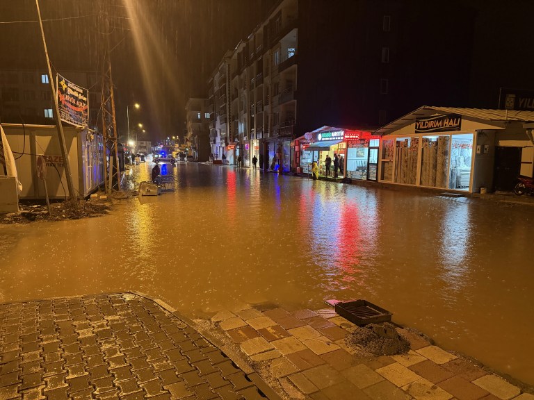 Malatya'da Sağanak Yağış İş Yerlerini Vurdu