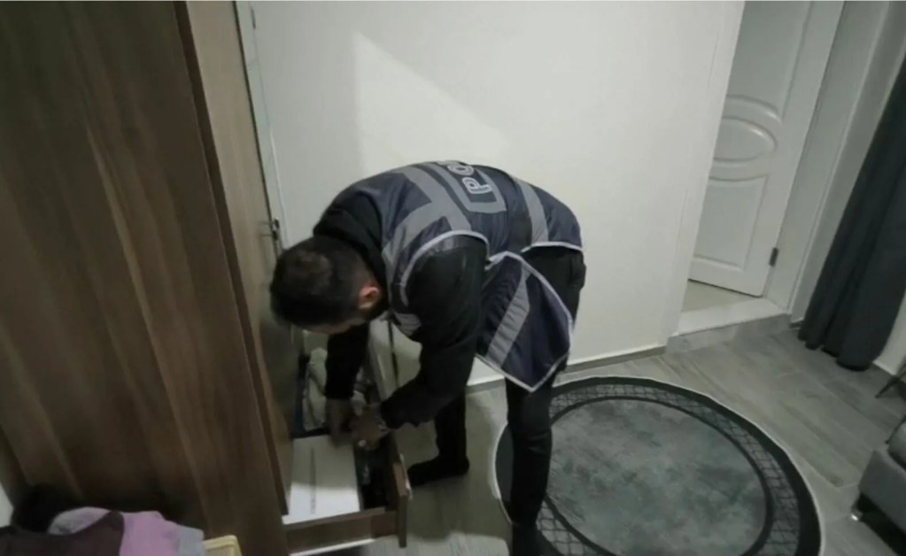 Aydın Merkezli Vize Dolandırıcılığı Operasyonu: 12 Kişi Tutuklandı