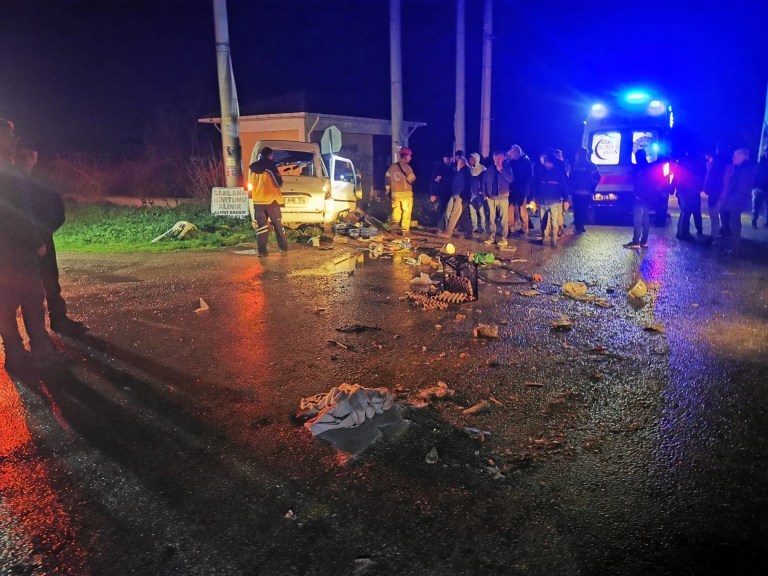 Bursa'da Kamyon ve Minibüs Çarpıştı: İki Yaralı