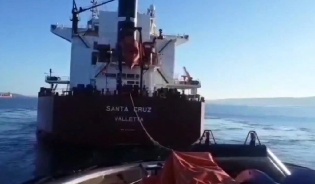 Çanakkale Boğazı'nda Gemi Arızası: Santa Cruz Yedeklendi